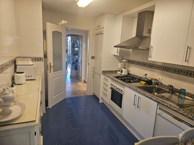 2 slaapkamer Appartement te huur in Nueva Alcántara, Marbella met zwembad - € 1.750 (Ref: 10030942)