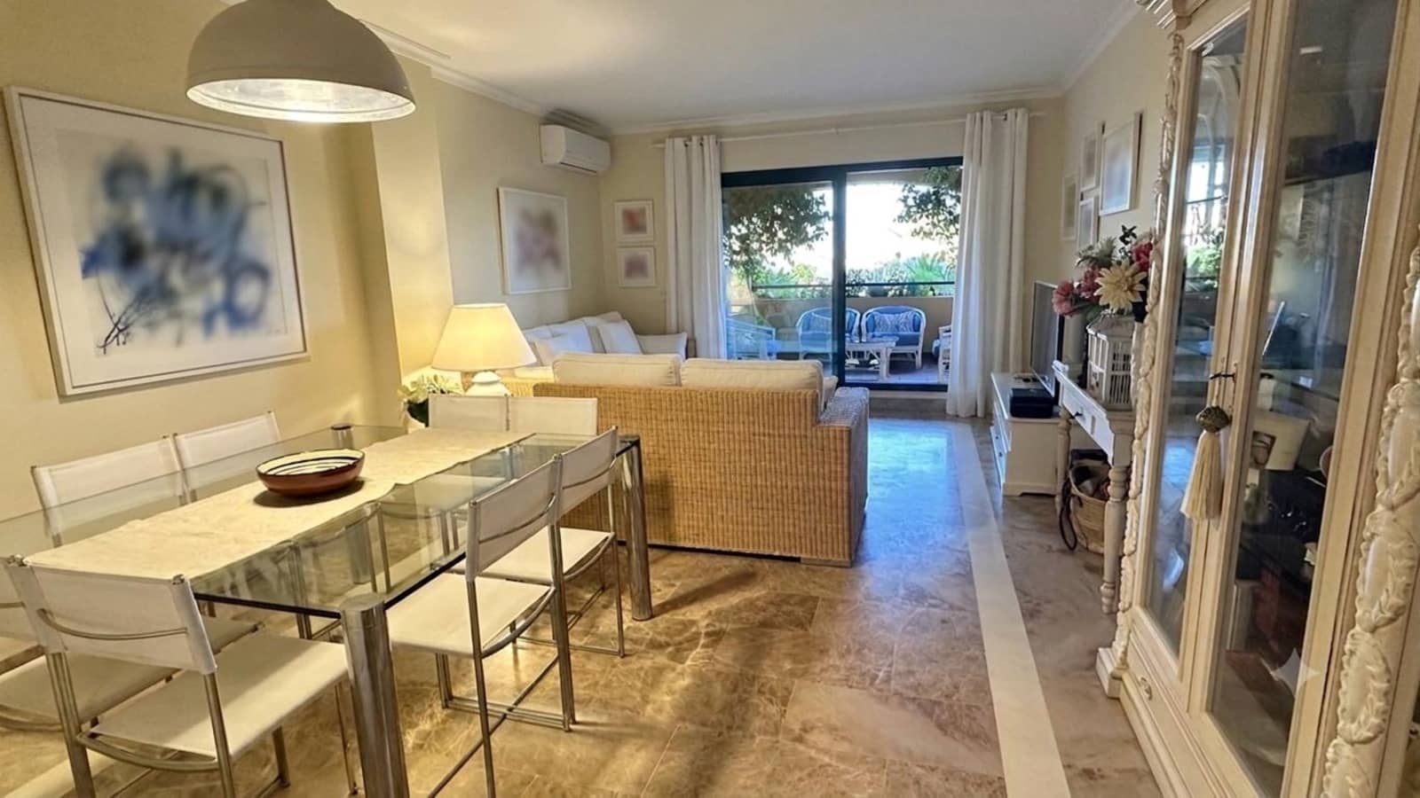 2 slaapkamer Appartement te huur in Marbella met zwembad - € 1.750 (Ref: 10030942)
