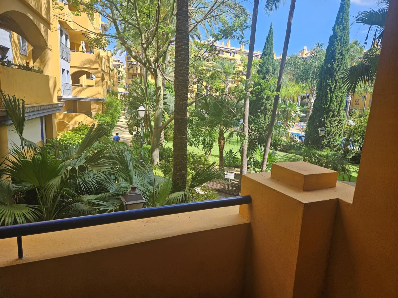 2 slaapkamer Appartement te huur in Marbella met zwembad - € 1.750 (Ref: 10030942)