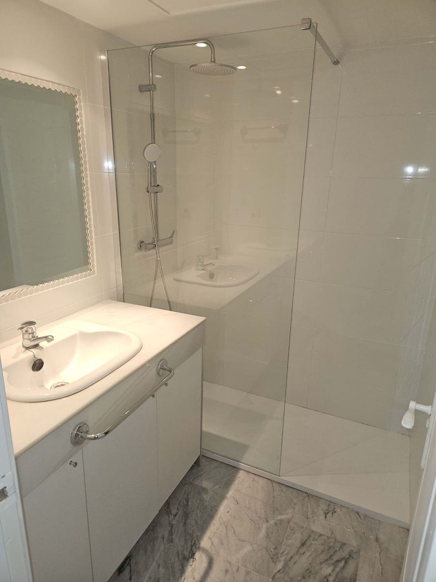 Apartamento de 4 habitaciones en Estepona en alquiler con piscina garaje - 3.500 € (Ref: 10031069)