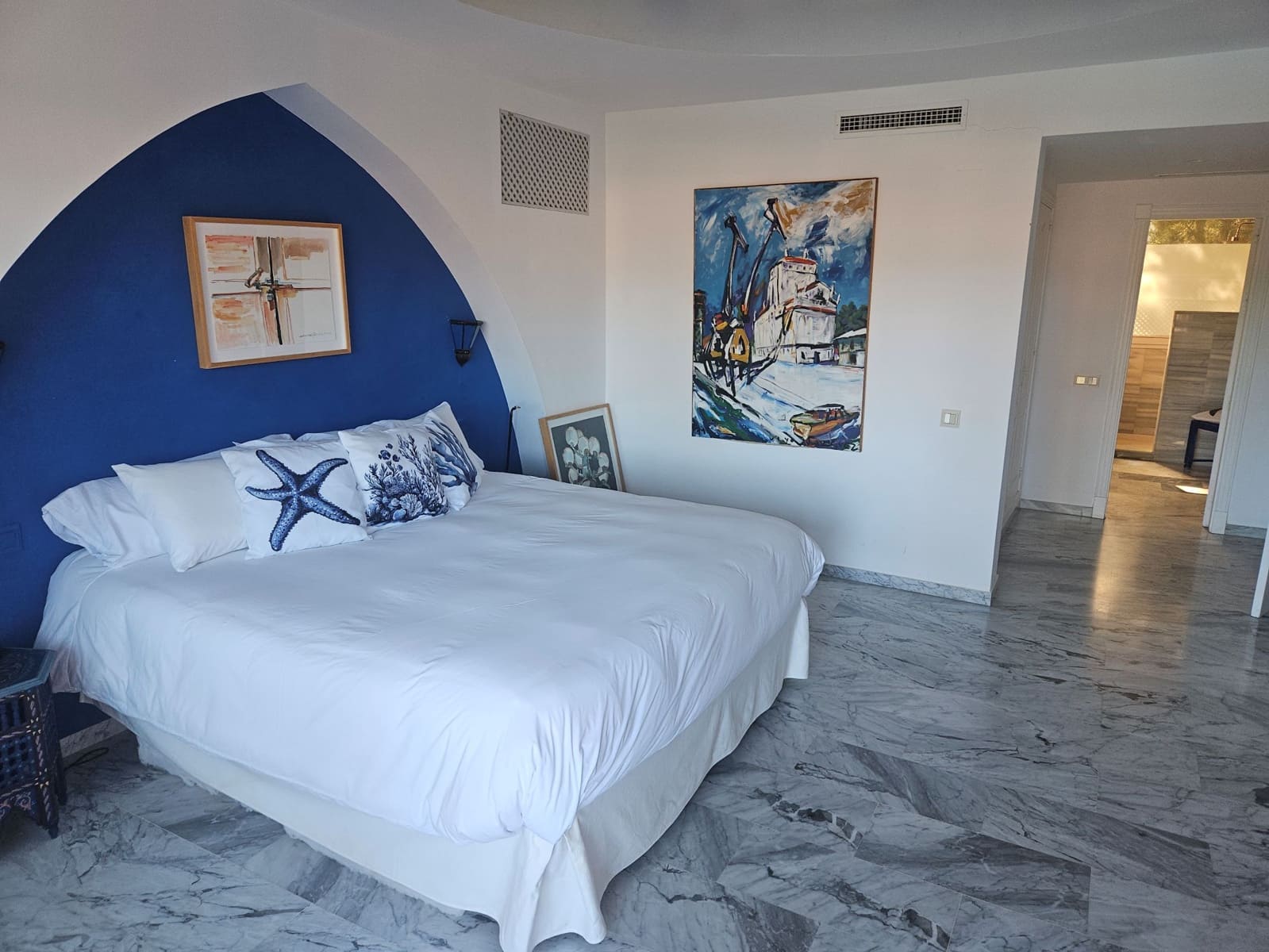 Apartamento de 4 habitaciones en Estepona en alquiler con piscina garaje - 3.500 € (Ref: 10031069)