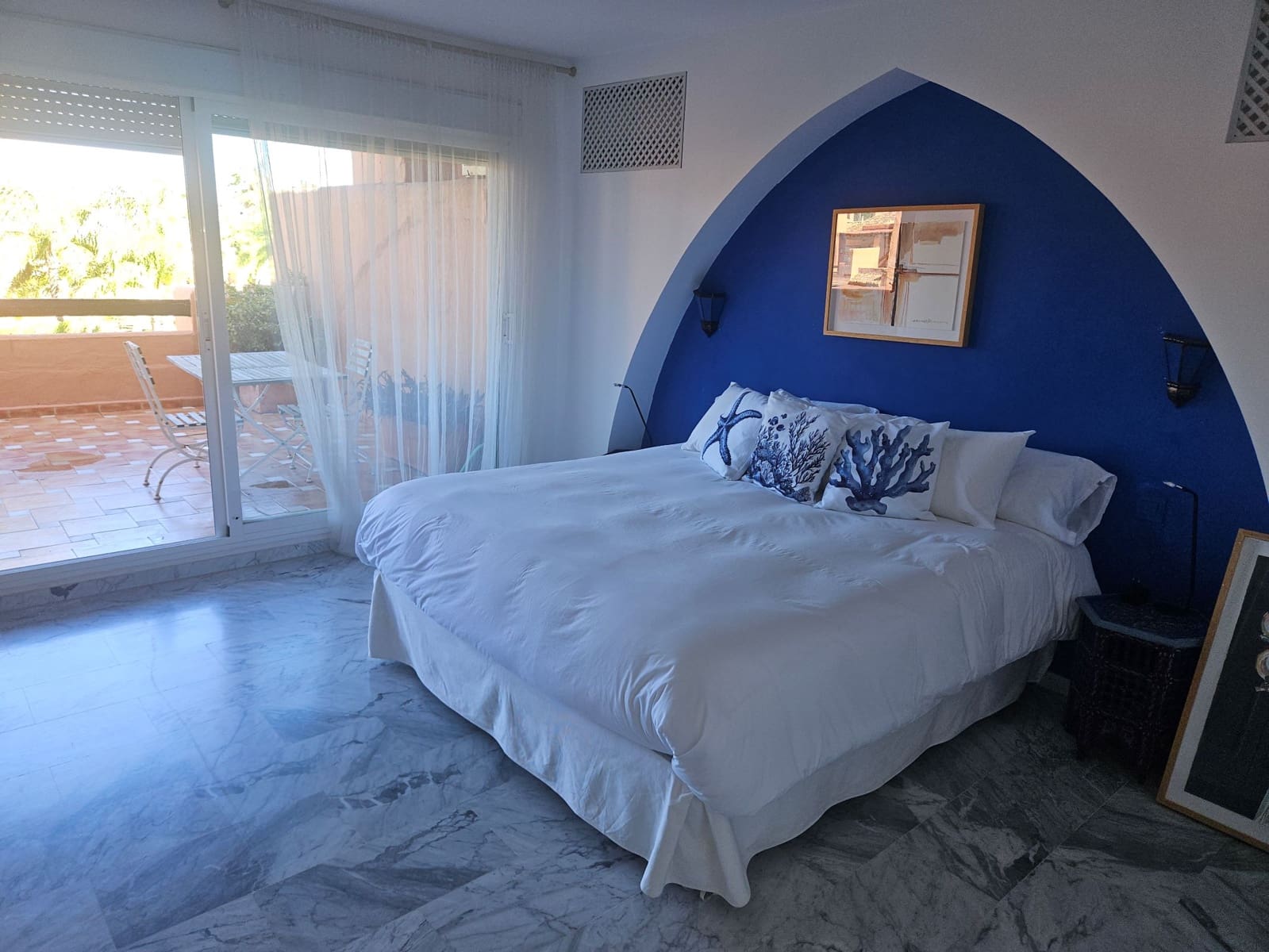 Apartamento de 4 habitaciones en Estepona en alquiler con piscina garaje - 3.500 € (Ref: 10031069)