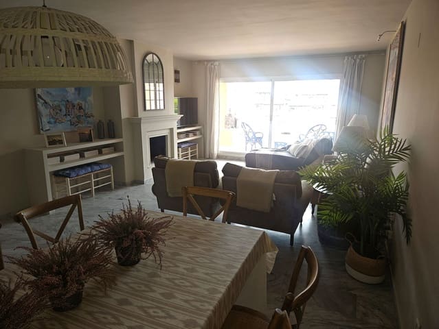 Apartamento de 4 habitaciones en Atalaya-Isdabe, Estepona en alquiler con piscina garaje - 3.500 € (Ref: 10031069)