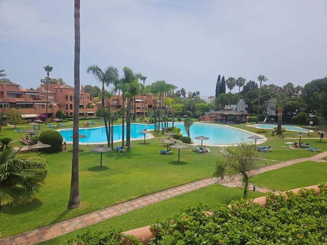 Apartamento de 4 habitaciones en Atalaya-Isdabe, Estepona en alquiler con piscina garaje - 3.500 € (Ref: 10031069)