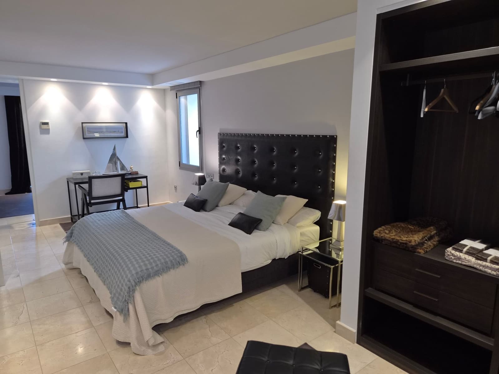 4 sypialnia Apartament do wynajęcia w Benahavis z basenem garażem - 5 500 € (Ref: 10081742)