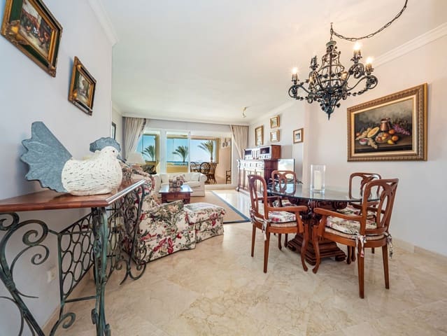 2 soverom Leilighet til salgs i Las Brisas, Marbella med svømmebasseng - € 1 575 000 (Ref: 8277443)