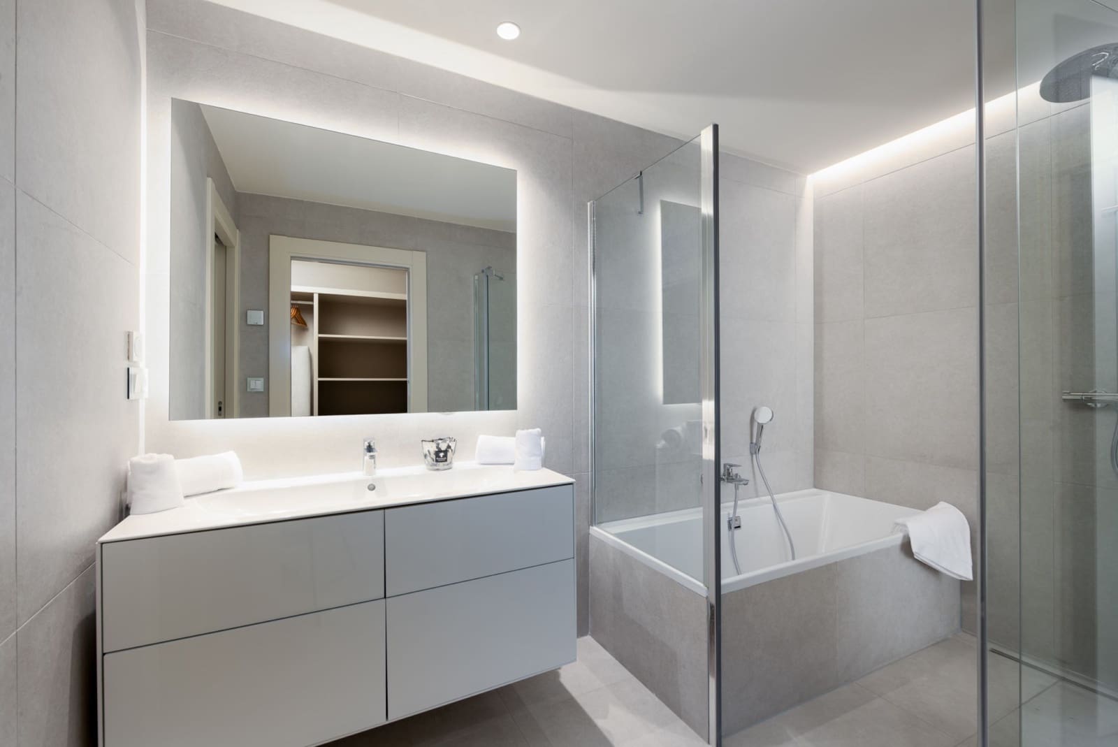 3 soverom Leilighet til salgs i Estepona med svømmebasseng garasje - € 1 850 000 (Ref: 8285140)