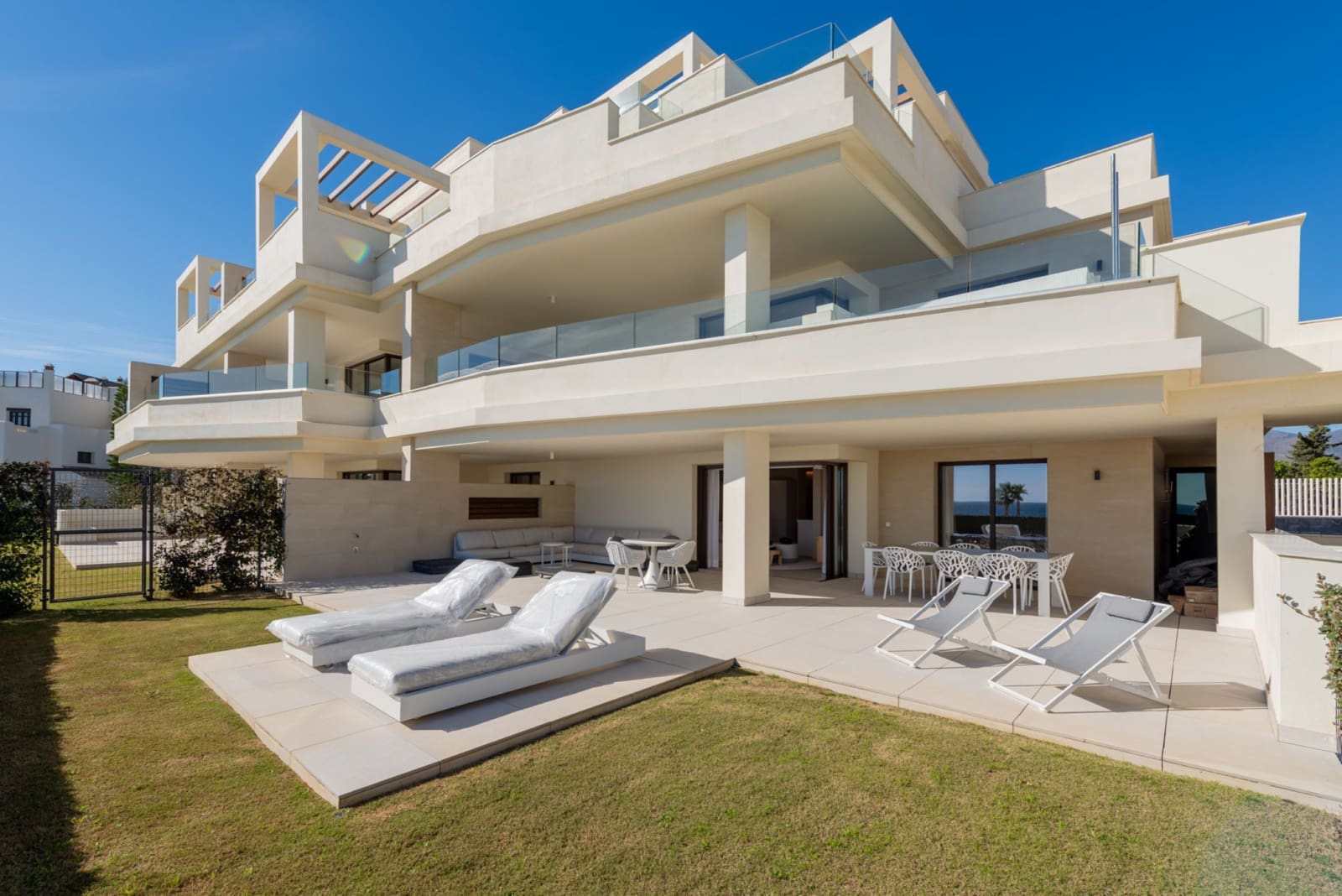 3 soverom Leilighet til salgs i Estepona med svømmebasseng garasje - € 1 850 000 (Ref: 8285140)