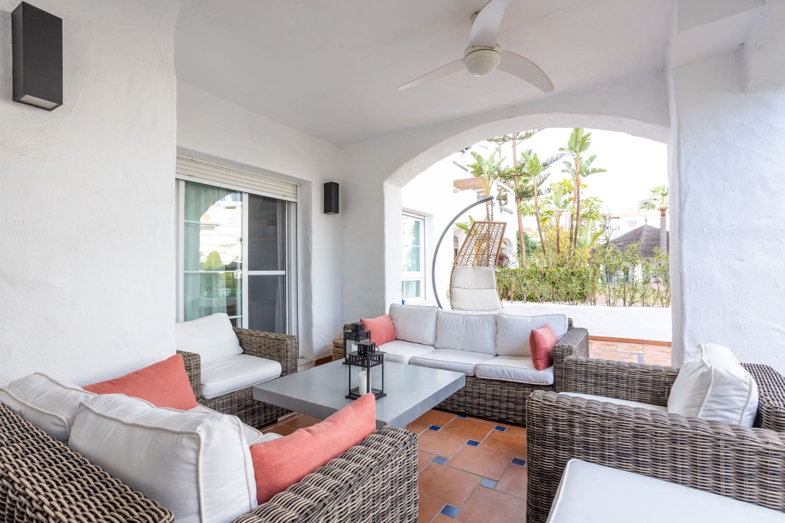 3 soveværelse Lejlighed til leje i San Pedro de Alcantara med swimmingpool garage - € 3.700 (Ref: 8323080)