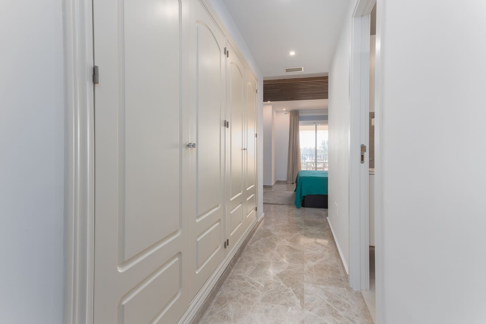 3 soveværelse Lejlighed til leje i Nueva Andalucia med swimmingpool garage - € 3.000 (Ref: 8323279)