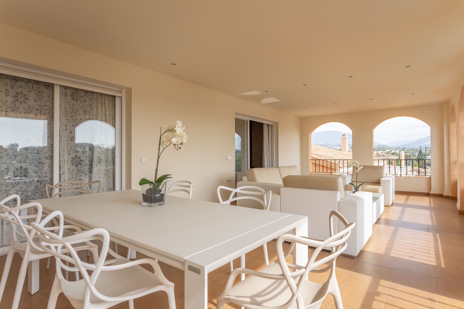 3 soveværelse Lejlighed til leje i Nueva Andalucia med swimmingpool garage - € 3.000 (Ref: 8323279)