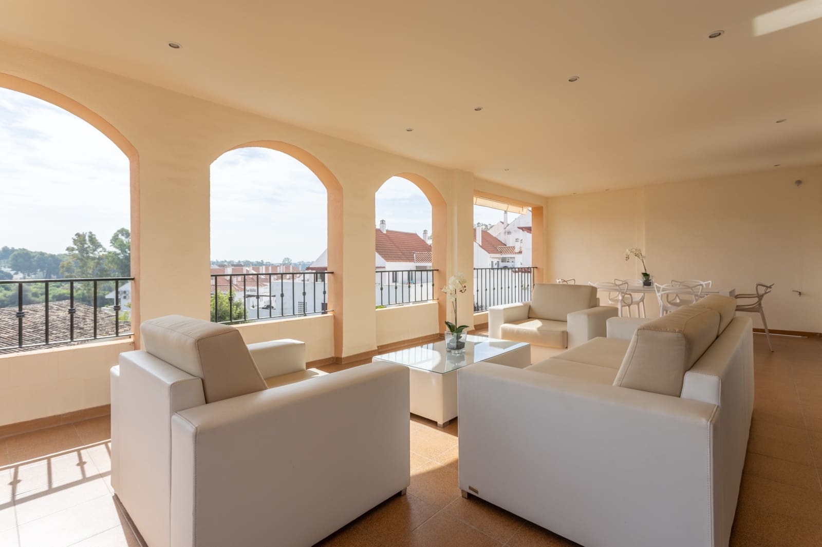 3 soveværelse Lejlighed til leje i Nueva Andalucia med swimmingpool garage - € 3.000 (Ref: 8323279)