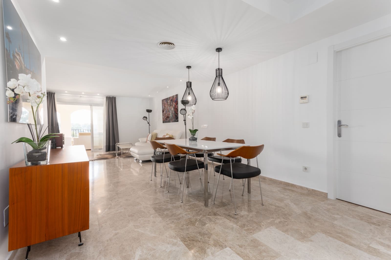 3 soveværelse Lejlighed til leje i Nueva Andalucia med swimmingpool garage - € 3.000 (Ref: 8323279)