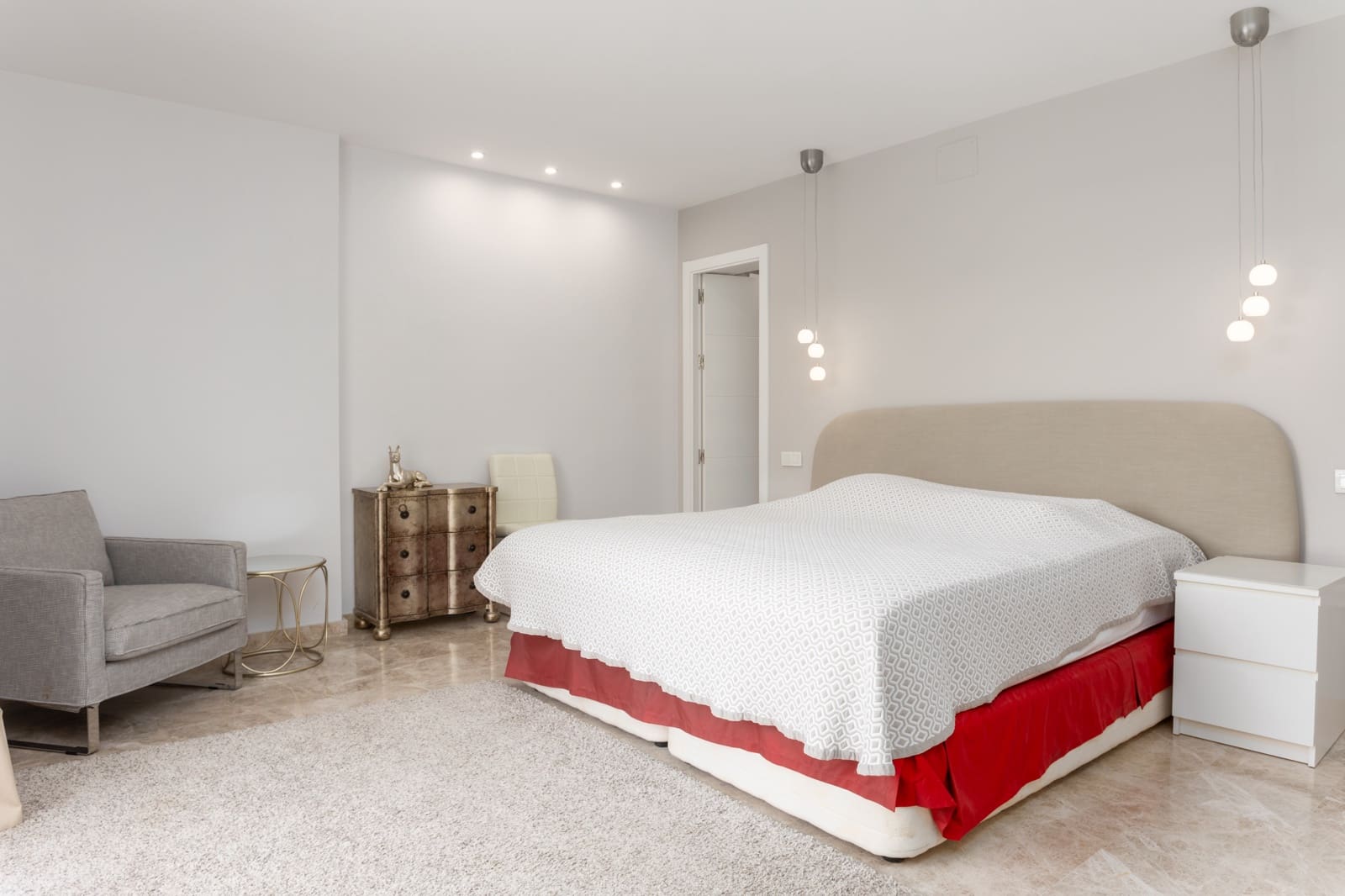 3 soveværelse Lejlighed til leje i Nueva Andalucia med swimmingpool garage - € 3.000 (Ref: 8323279)