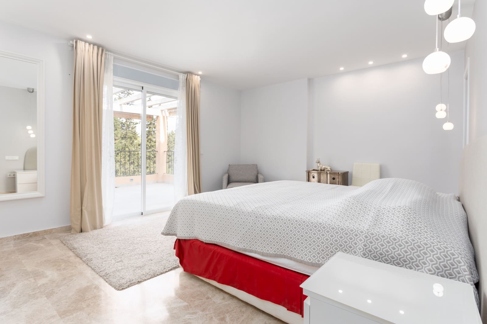 3 soveværelse Lejlighed til leje i Nueva Andalucia med swimmingpool garage - € 3.000 (Ref: 8323279)