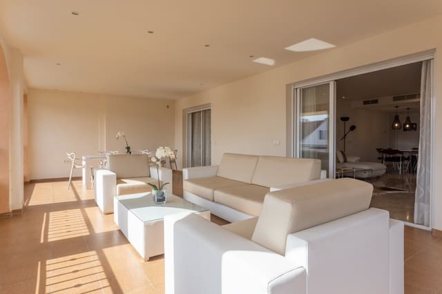 3 soverom Leilighet til leie i Nueva Andalucía Centro, Marbella med svømmebasseng garasje - € 3 000 (Ref: 8323279)