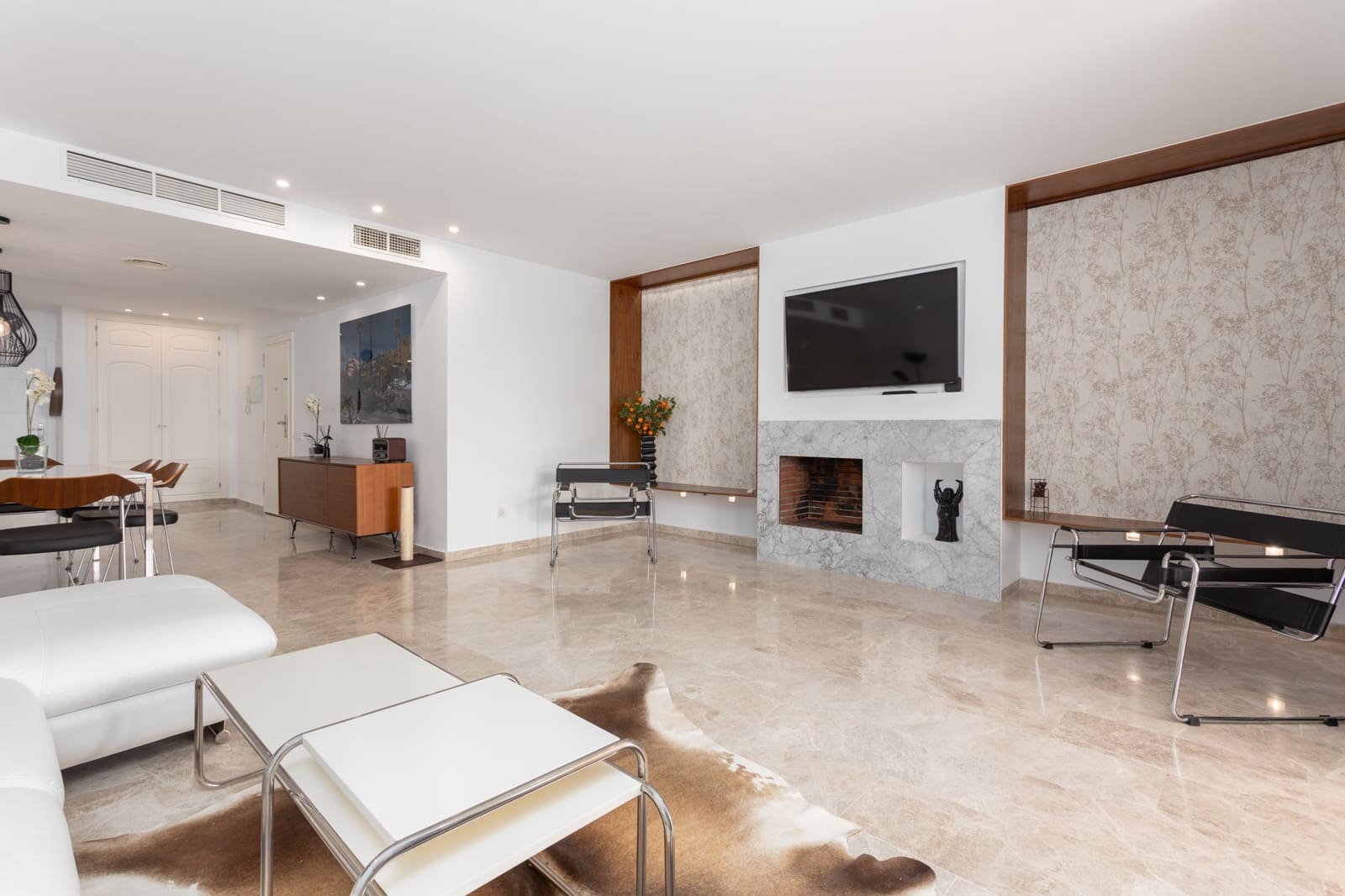 3 soveværelse Lejlighed til leje i Nueva Andalucia med swimmingpool garage - € 3.000 (Ref: 8323279)