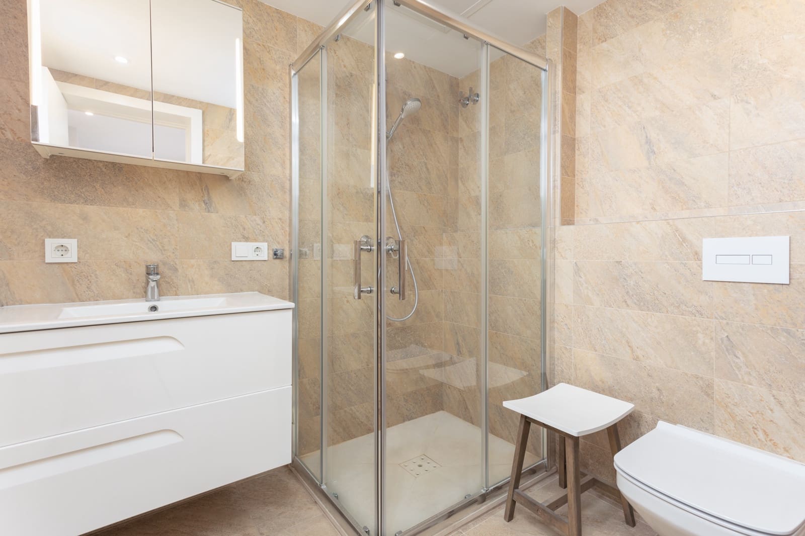 3 soveværelse Lejlighed til leje i Nueva Andalucia med swimmingpool garage - € 3.000 (Ref: 8323279)