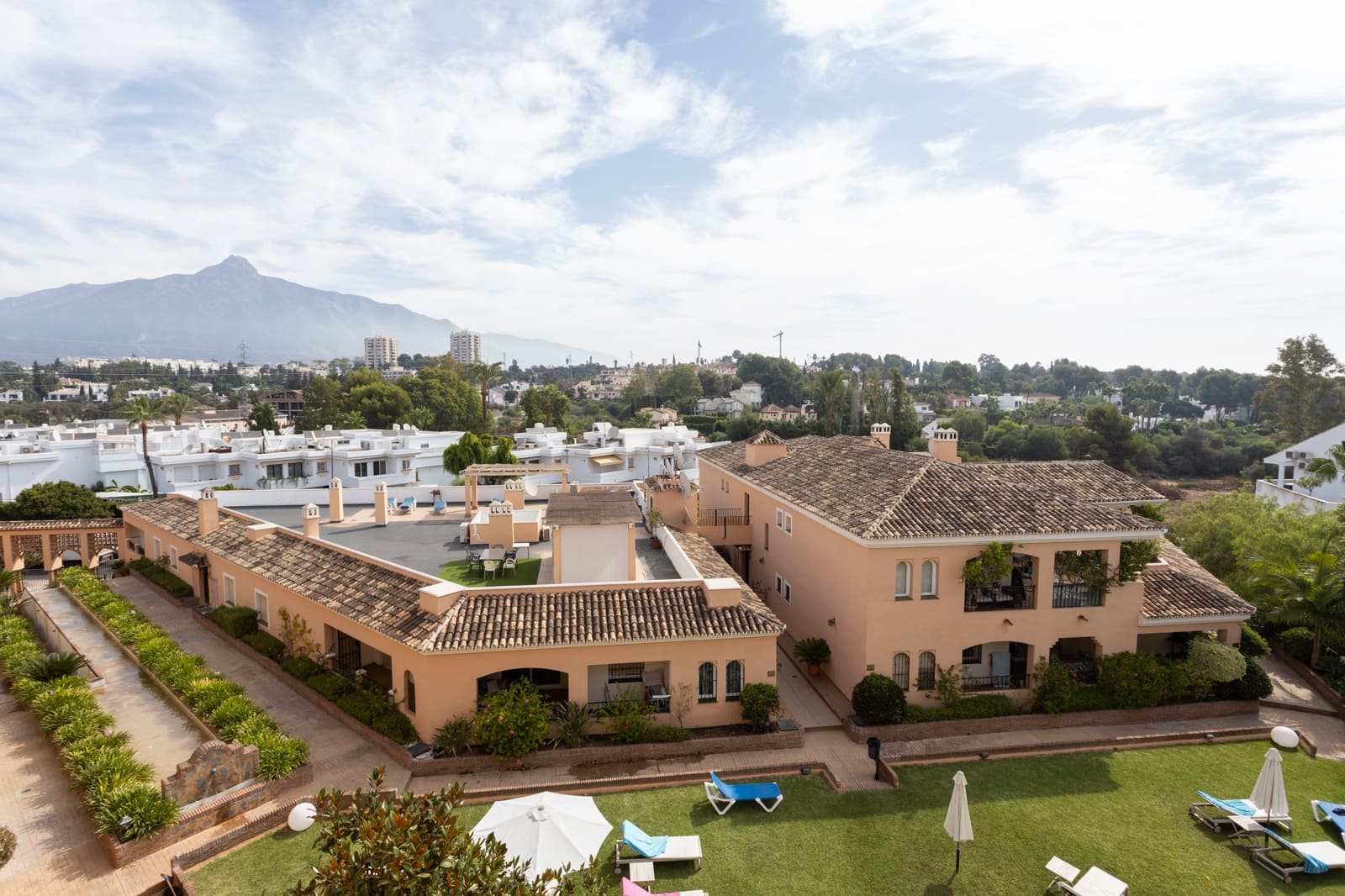 3 soveværelse Lejlighed til leje i Nueva Andalucia med swimmingpool garage - € 3.000 (Ref: 8323279)