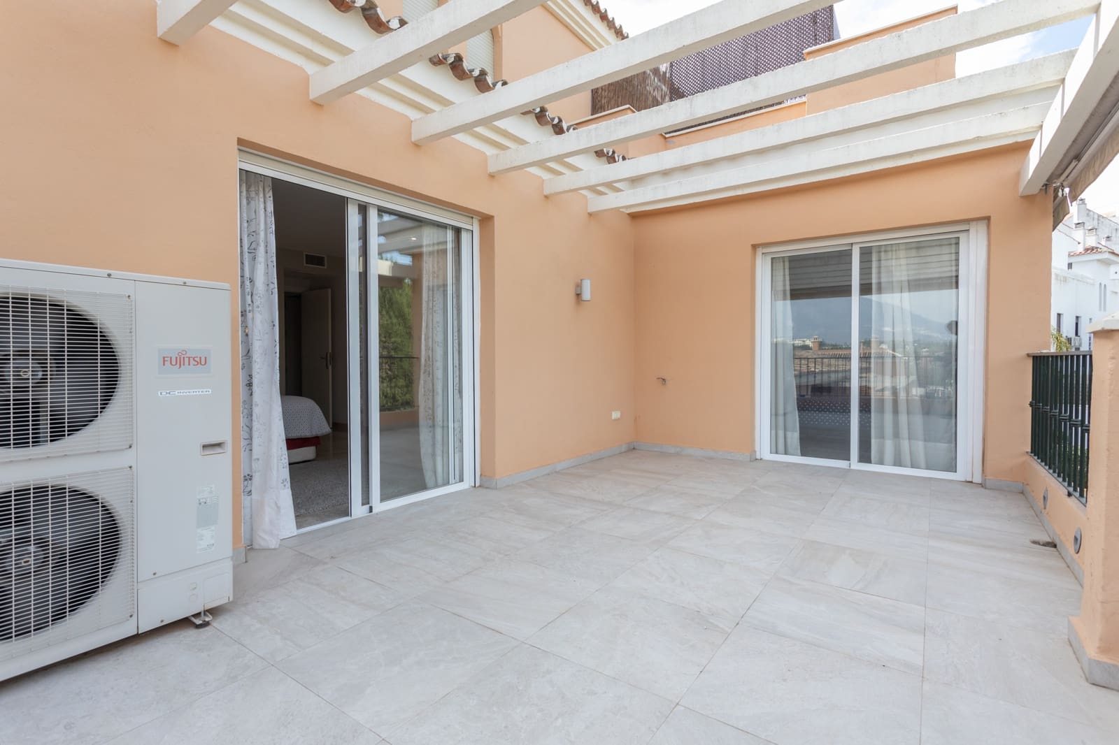 3 soveværelse Lejlighed til leje i Nueva Andalucia med swimmingpool garage - € 3.000 (Ref: 8323279)