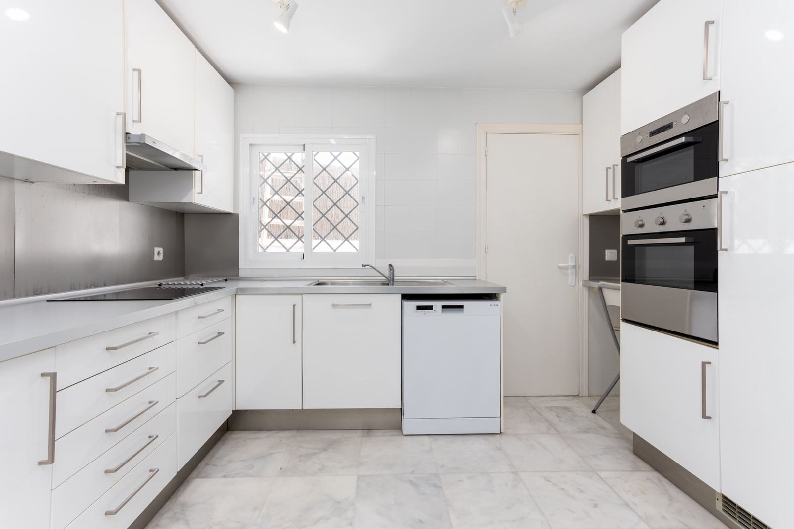 3 bedroom Villa for holiday rental in Guadalmina - € 2,875 (Ref: 8329093)