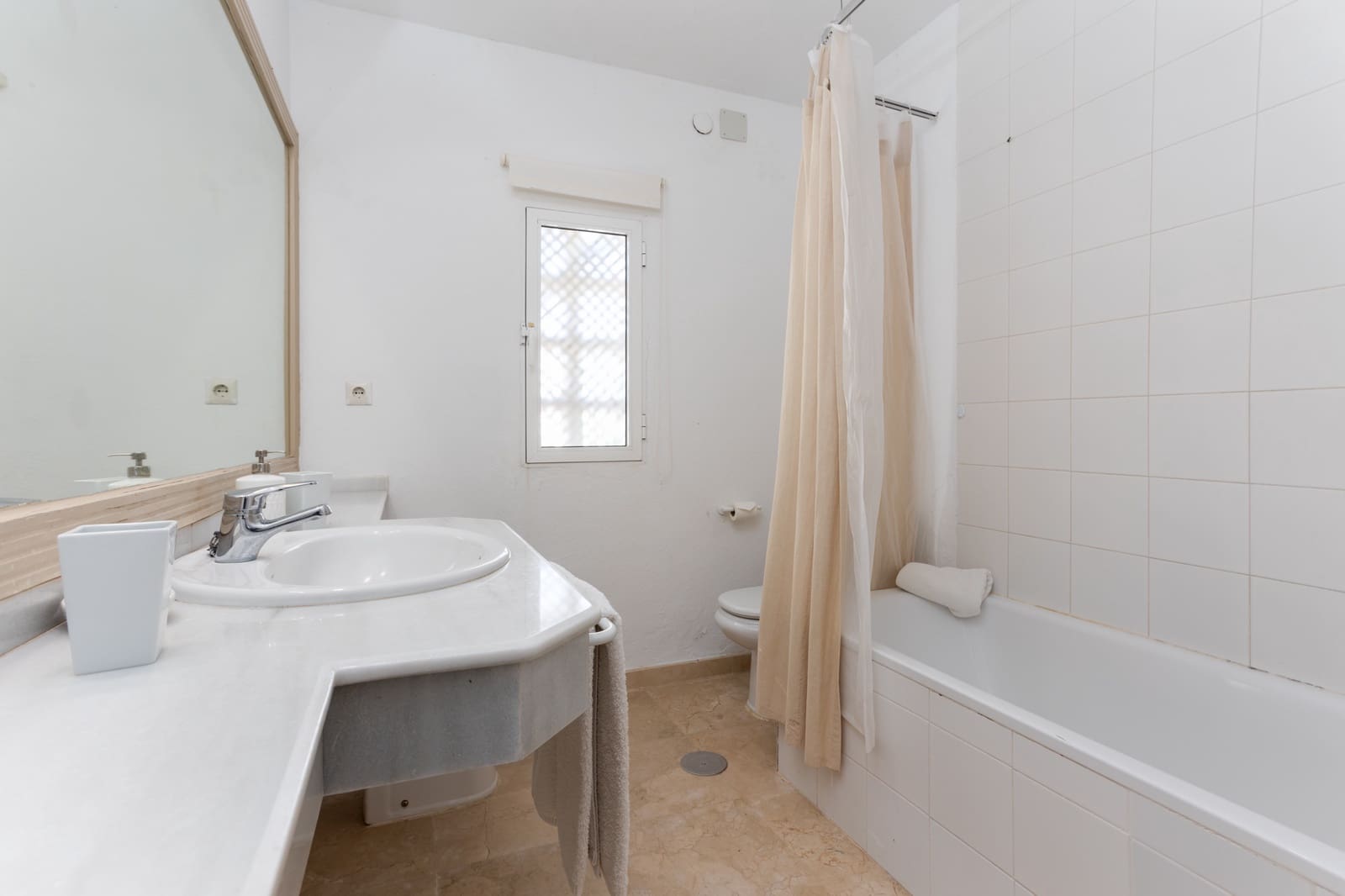 3 bedroom Villa for holiday rental in Guadalmina - € 2,875 (Ref: 8329093)