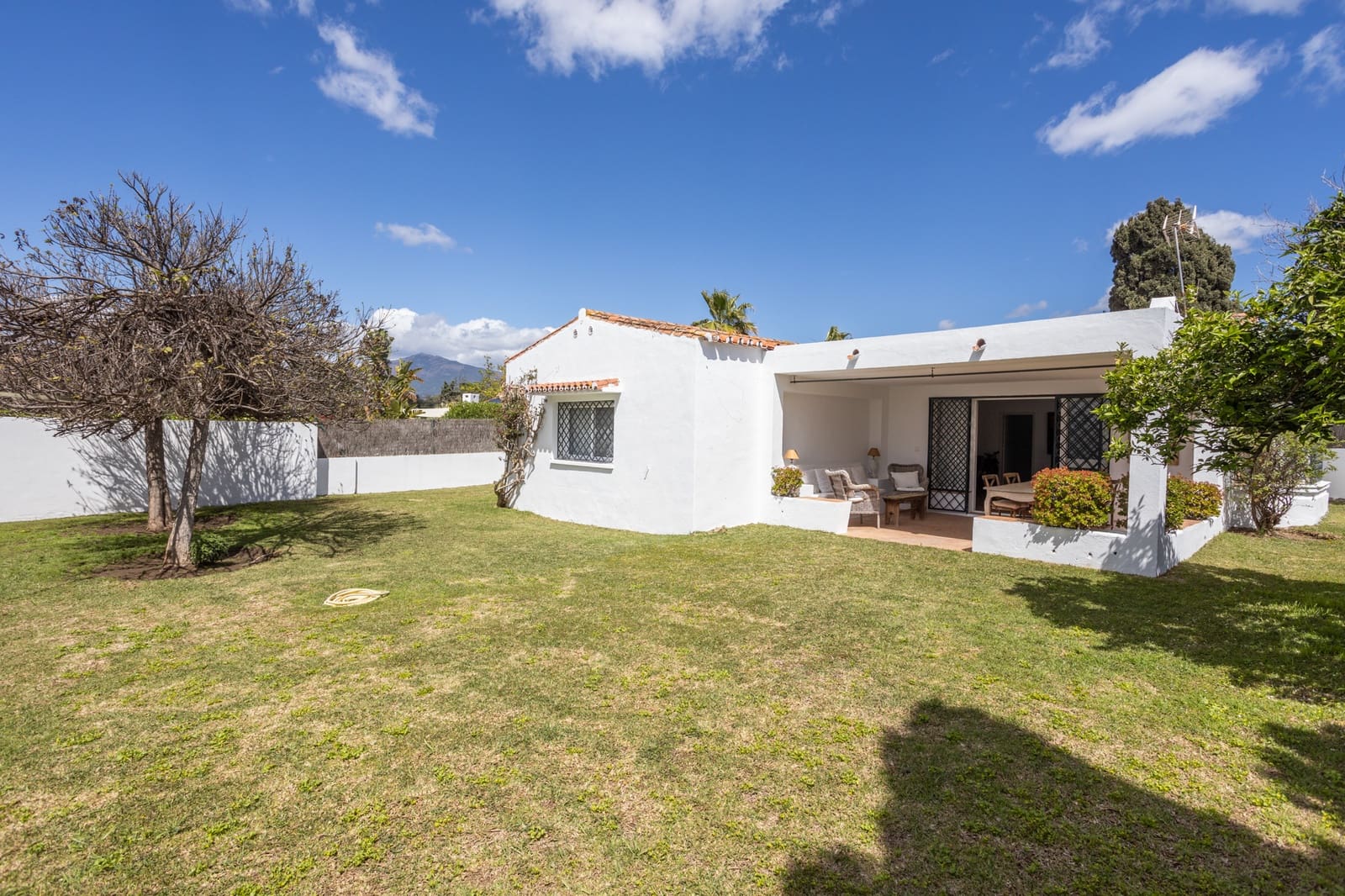 3 bedroom Villa for holiday rental in Guadalmina - € 2,875 (Ref: 8329093)