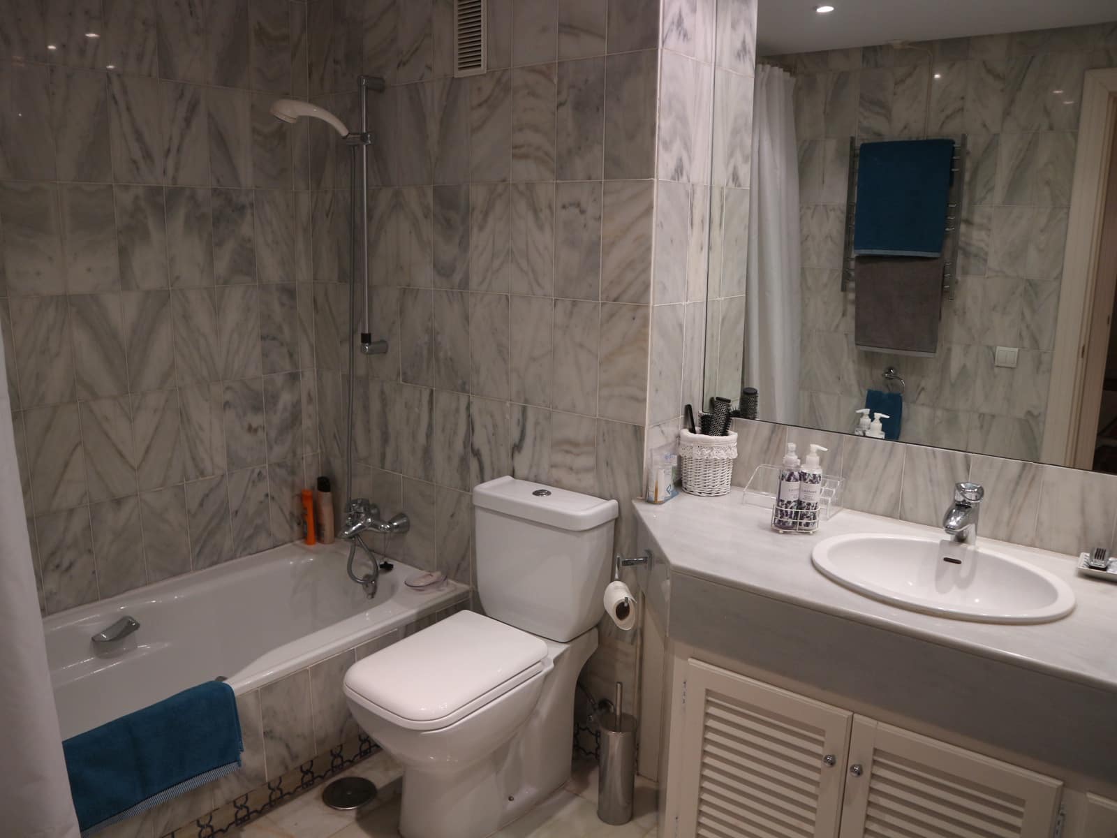 2 makuuhuone Huoneisto vuokrattavana paikassa Marbella mukana uima-altaan 
autotalli - 1 850 € (Ref: 8343863)