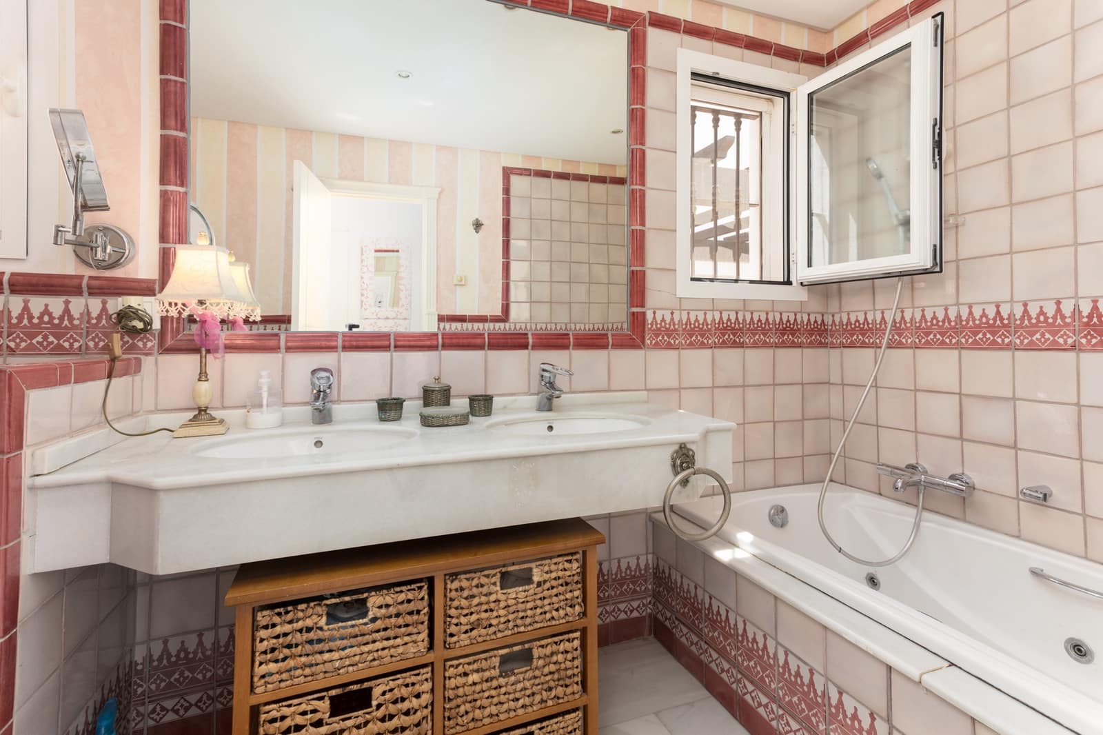 2 soveværelse Lejlighed til leje i Marbella med swimmingpool garage - € 2.500 (Ref: 8535527)