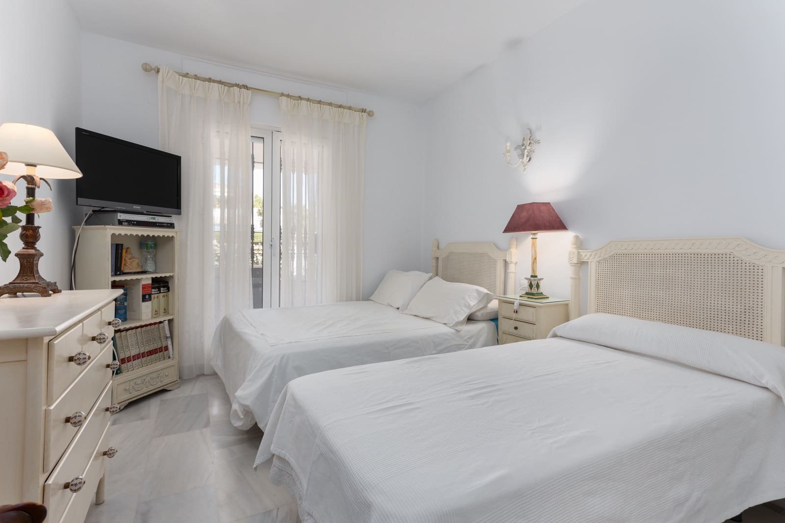 2 soveværelse Lejlighed til leje i Marbella med swimmingpool garage - € 2.500 (Ref: 8535527)