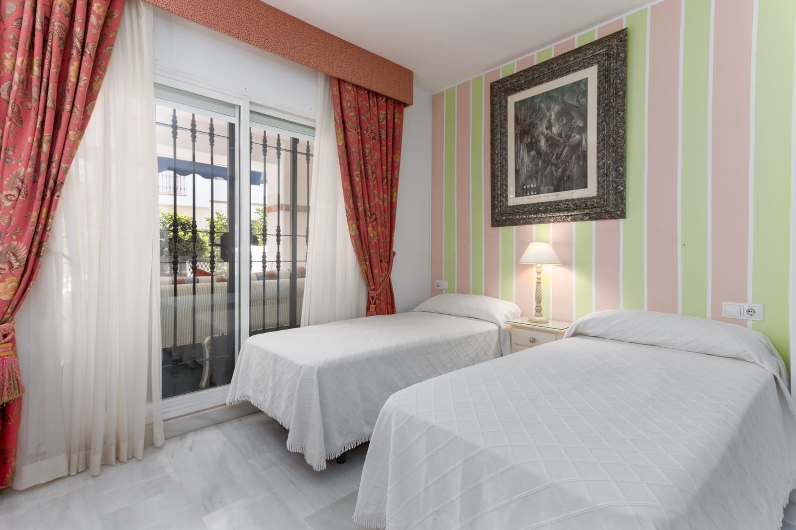 2 soveværelse Lejlighed til leje i Marbella med swimmingpool garage - € 2.500 (Ref: 8535527)