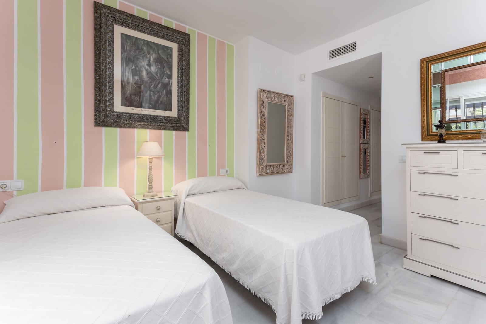 2 soveværelse Lejlighed til leje i Marbella med swimmingpool garage - € 2.500 (Ref: 8535527)