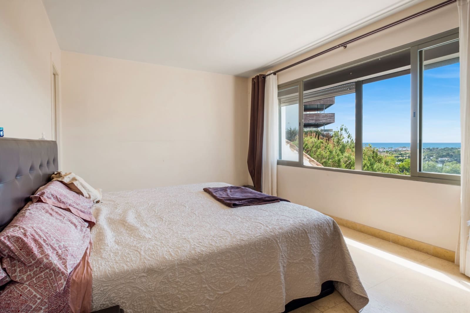 3 sovrum Lägenhet till salu i Benahavis med pool garage - 1 075 000 € (Ref: 9133304)