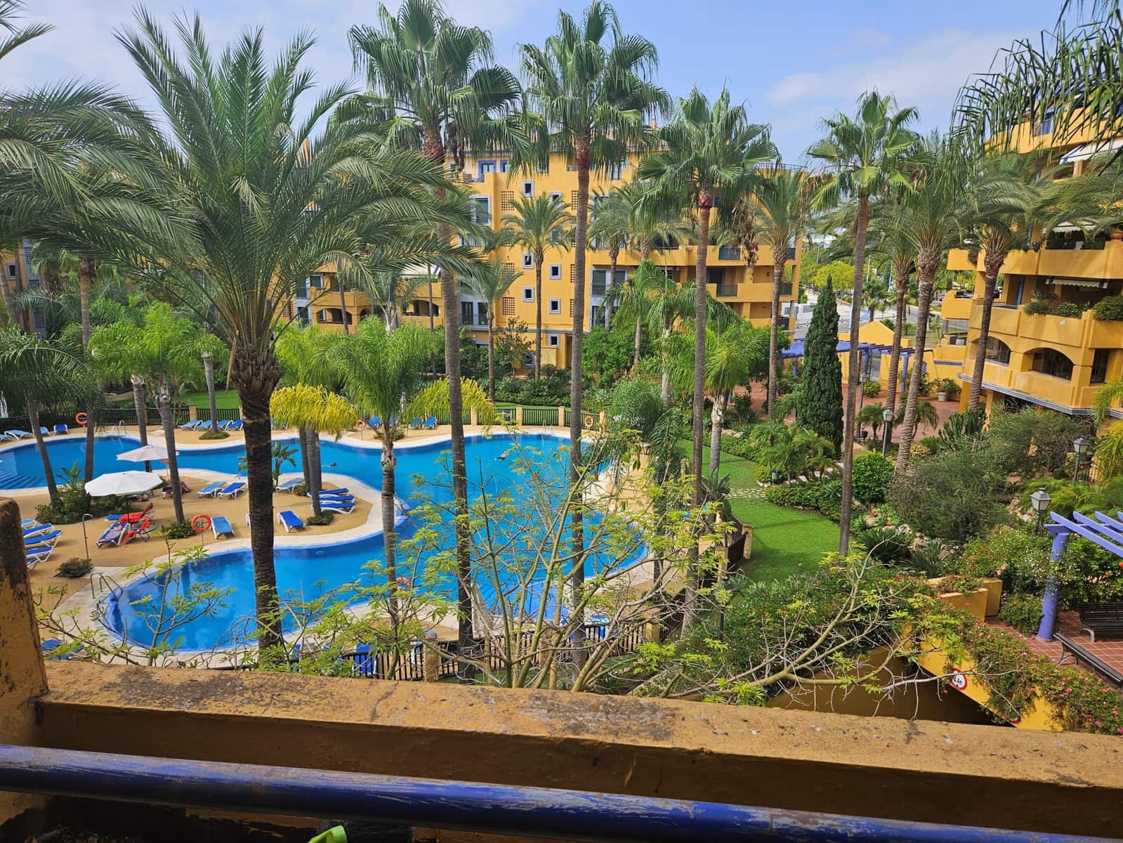 2 soveværelse Lejlighed til leje i Marbella med swimmingpool garage - € 1.800 (Ref: 9401183)