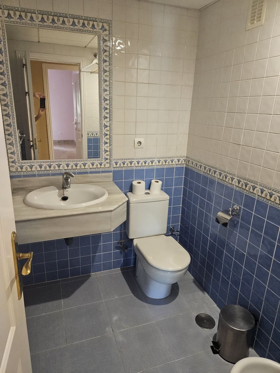 2 soveværelse Lejlighed til leje i Marbella med swimmingpool garage - € 1.800 (Ref: 9401183)