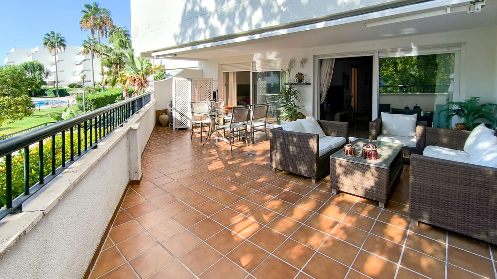 Apartamento de 2 habitaciones en Marbella en venta con piscina garaje - 365.000 € (Ref: 9459501)