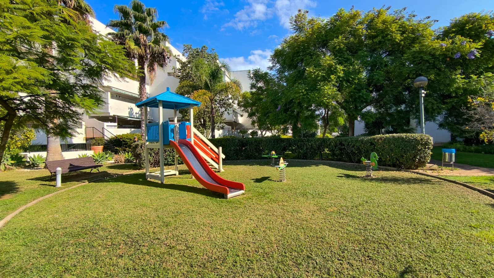 Apartamento de 2 habitaciones en Marbella en venta con piscina garaje - 365.000 € (Ref: 9459501)