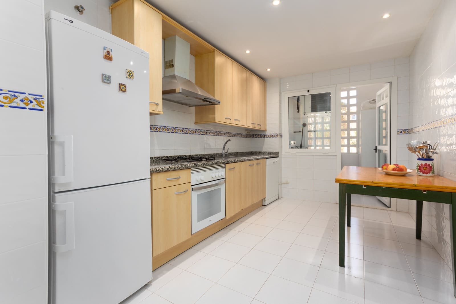 2 soveværelse Lejlighed til leje i Marbella med swimmingpool garage - € 2.000 (Ref: 9491657)