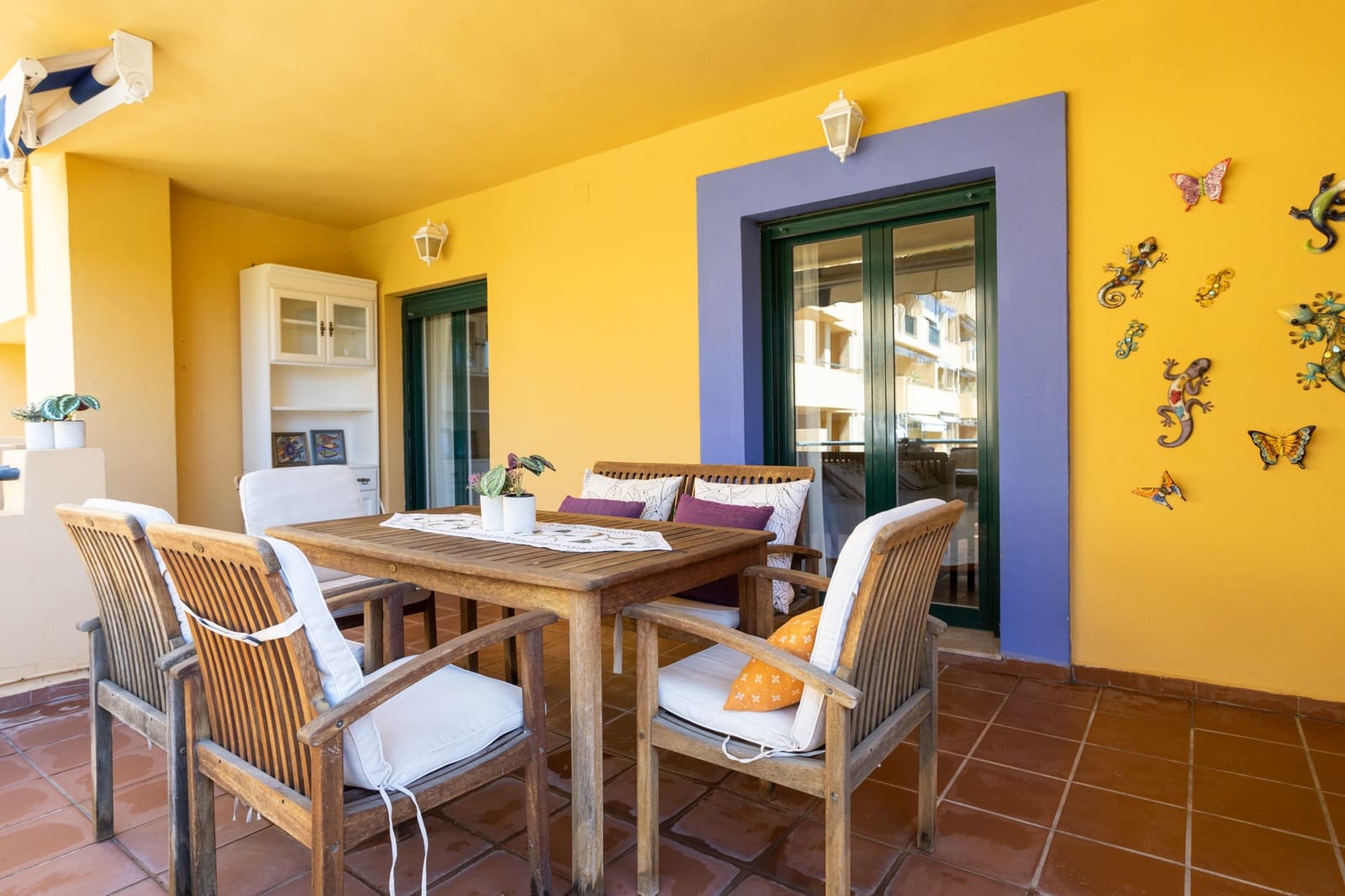 2 soveværelse Lejlighed til leje i Marbella med swimmingpool garage - € 2.000 (Ref: 9491657)