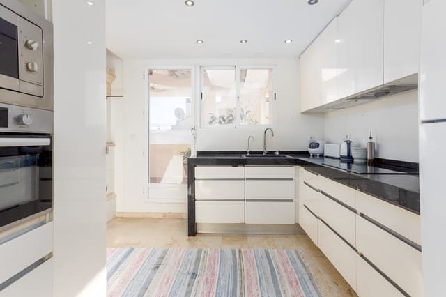 3 quarto Penthouse para venda em San Pedro de Alcántara Pueblo, Marbella com piscina garagem - 795 000 € (Ref: 9569622)