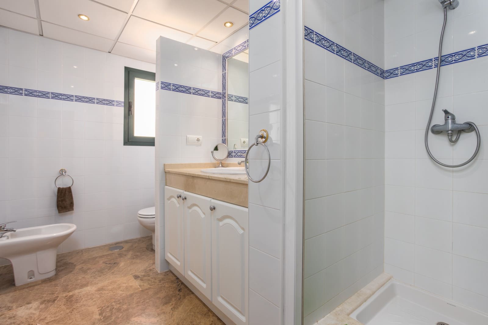 2 makuuhuone Huoneisto lomavuokrausta paikassa Marbella mukana uima-altaan 
autotalli - 1 000 € (Ref: 9606562)