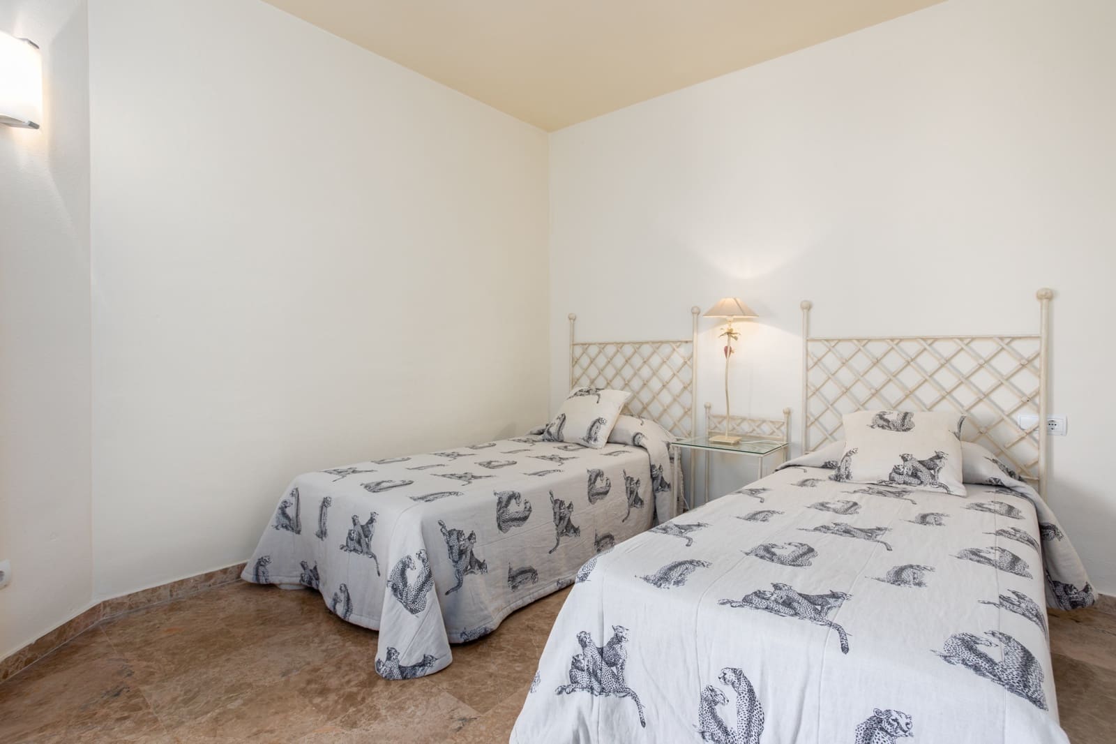 2 makuuhuone Huoneisto lomavuokrausta paikassa Marbella mukana uima-altaan 
autotalli - 1 000 € (Ref: 9606562)