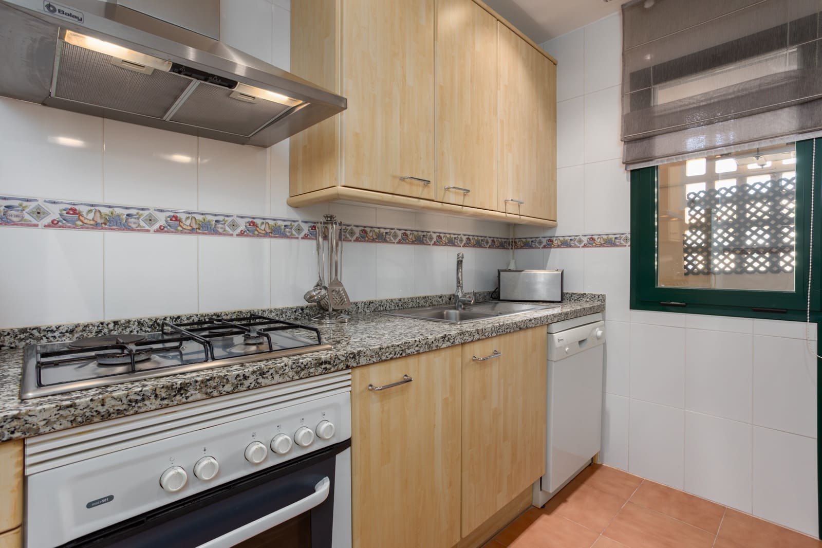 2 makuuhuone Huoneisto lomavuokrausta paikassa Marbella mukana uima-altaan 
autotalli - 1 000 € (Ref: 9606562)