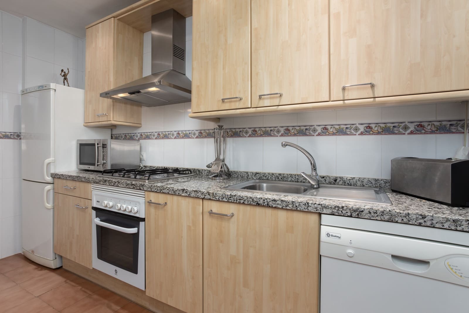 2 makuuhuone Huoneisto lomavuokrausta paikassa Marbella mukana uima-altaan 
autotalli - 1 000 € (Ref: 9606562)