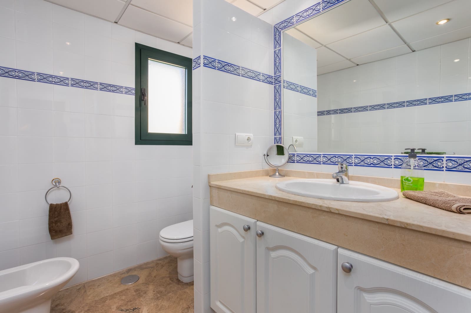 2 makuuhuone Huoneisto lomavuokrausta paikassa Marbella mukana uima-altaan 
autotalli - 1 000 € (Ref: 9606562)