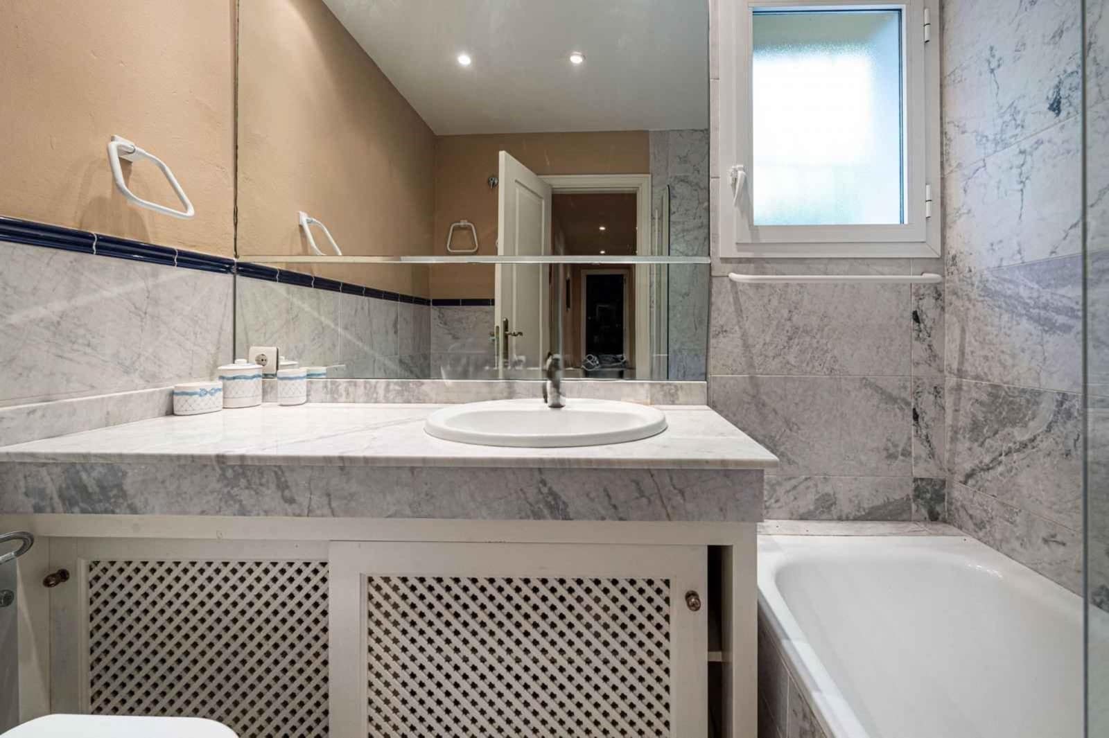 3 bedroom Apartment for sale in Marbella with pool garage - € 499,000 (Ref: 9733645)