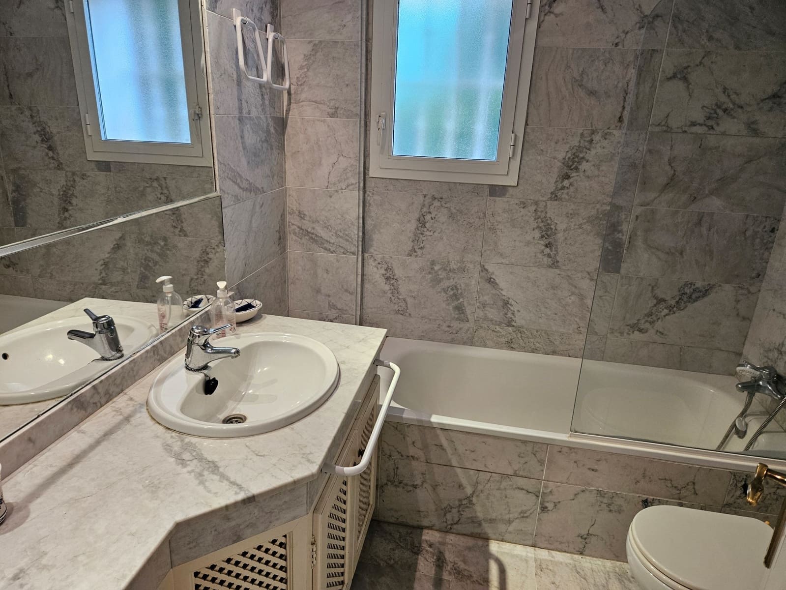 3 bedroom Apartment for sale in Marbella with pool garage - € 499,000 (Ref: 9733645)