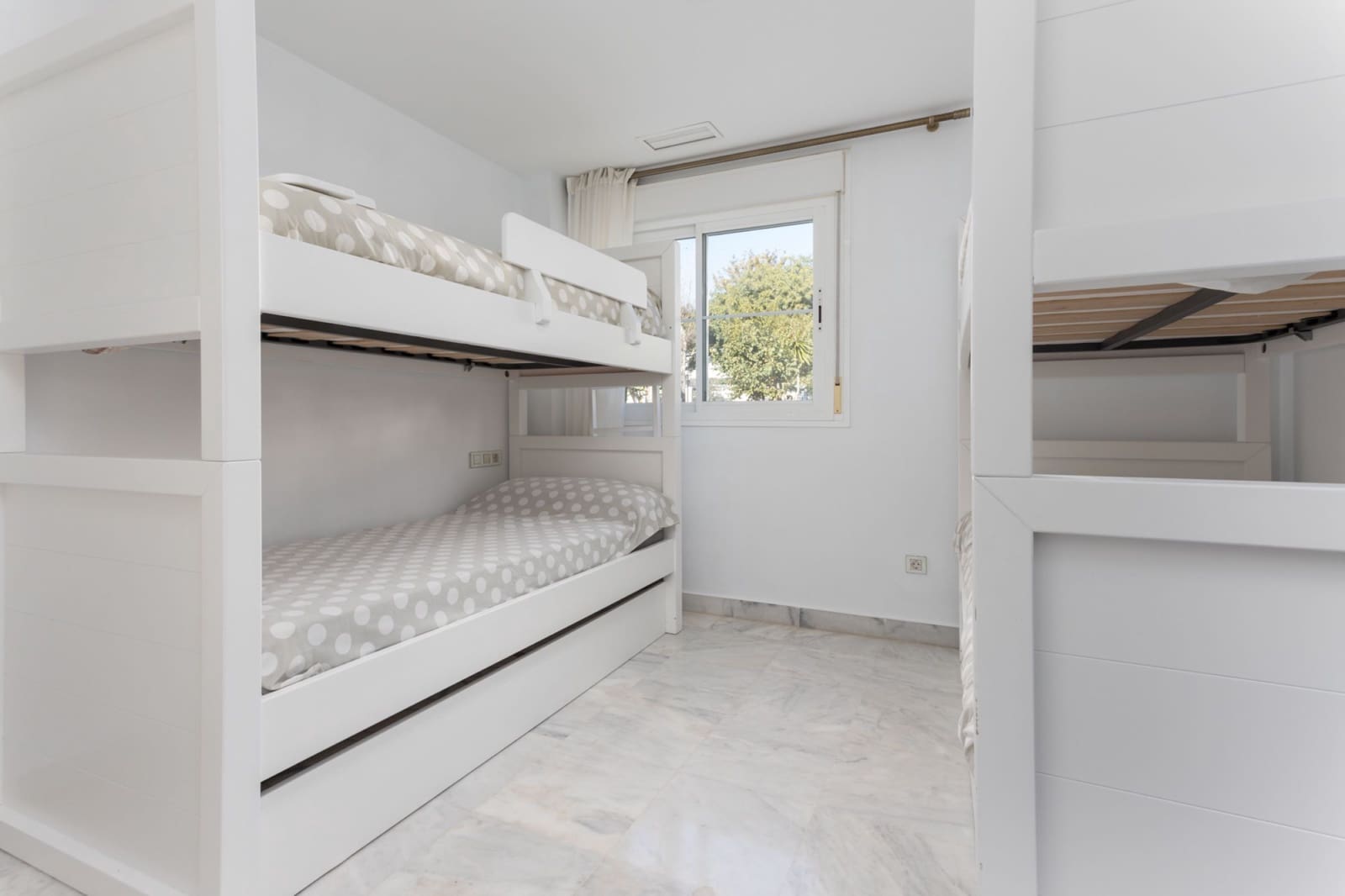 5 soverom Leilighet til salgs i Marbella med svømmebasseng garasje - € 1 950 000 (Ref: 9756409)