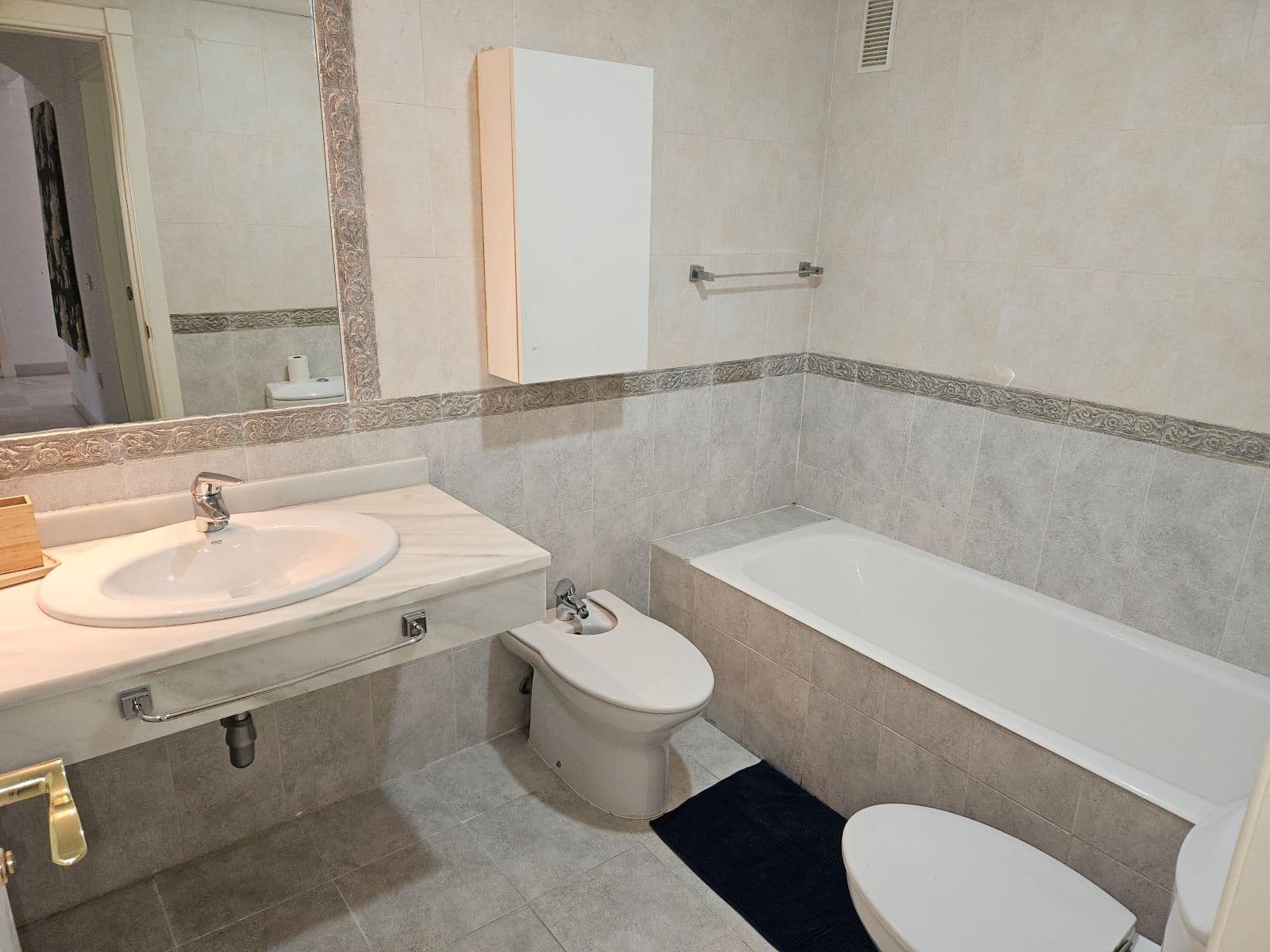 2 sypialnia Apartament do wynajęcia w Estepona z basenem garażem - 1 800 € (Ref: 9874032)