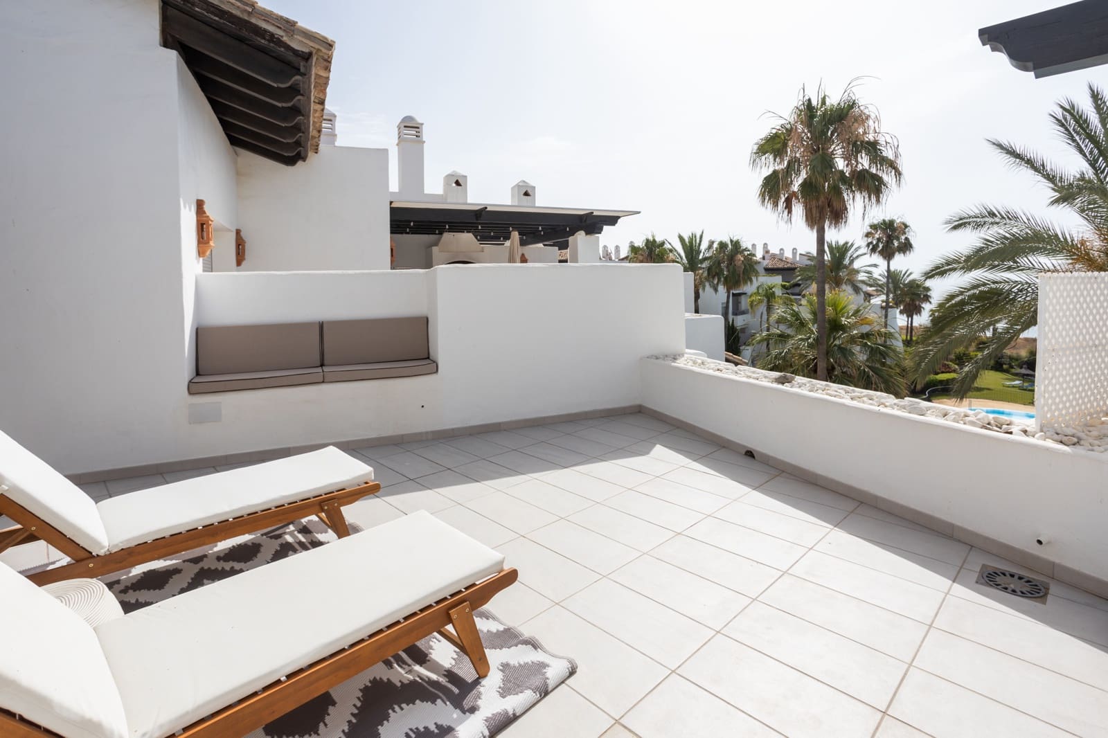 4 slaapkamer Appartement te huur in Estepona met zwembad garage - € 5.500 (Ref: 9921129)